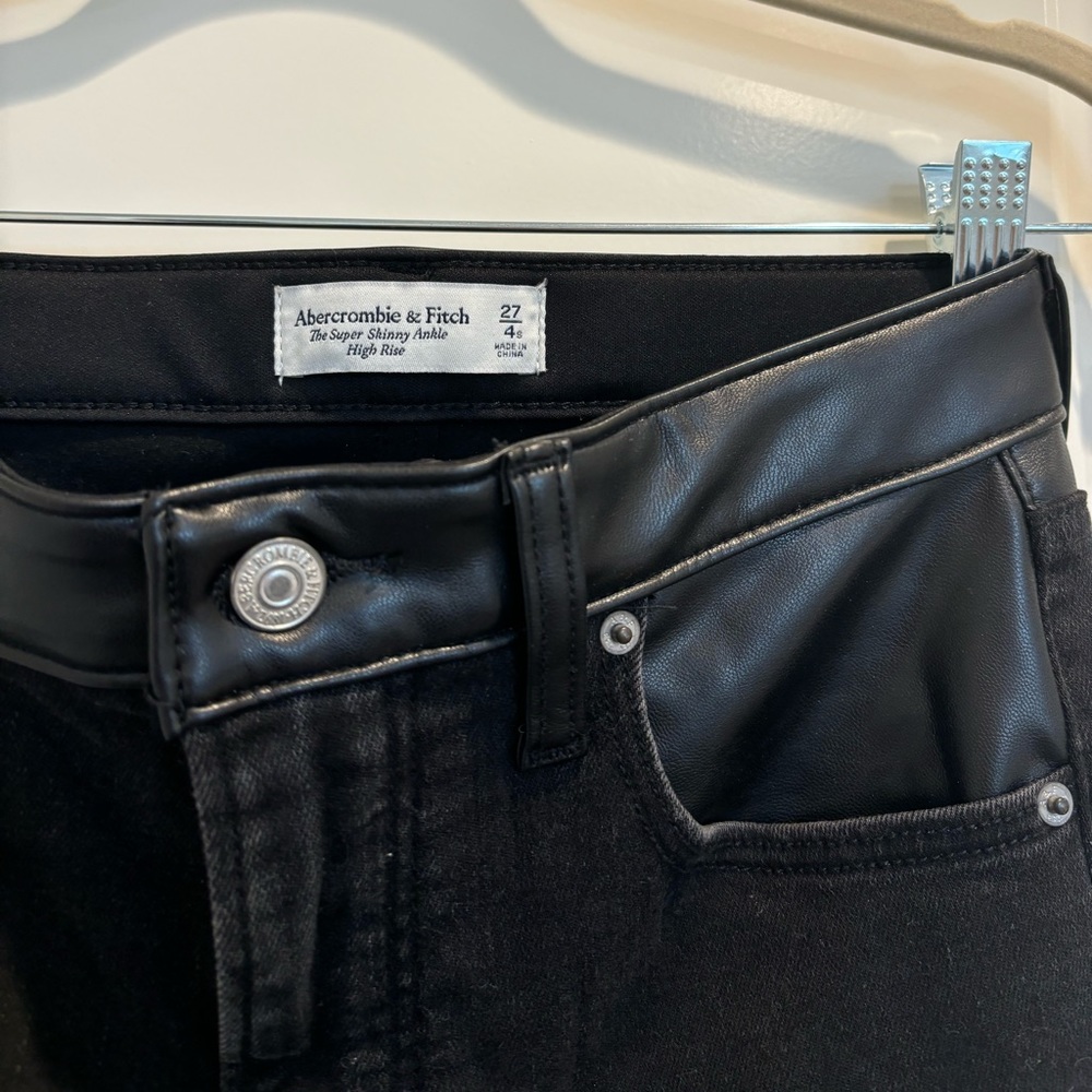 Abercrombie & Fitch Super Skinny Ankle High Rise Jean (size: 4 short)